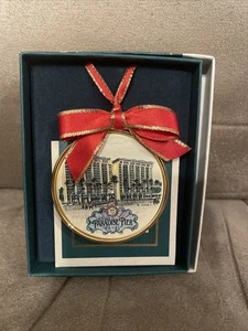 Barlow Disney’s Paradise Pier Ornament Disneyland Weihnachten - Bild 1 von 6
