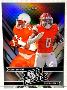 2024 Leaf Heroes & Prospects NFL Barry Sanders & Billie Gordon II rifrattore /199 - Foto 1 di 2