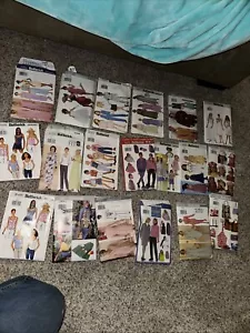 Lotto di 19 modelli da cucire di Butterick Look! - Foto 1 di 7