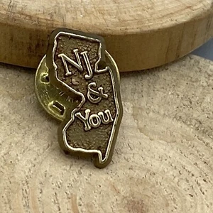 NJ And You Lapel Hat Jacket Pin New Jersey Gold Colored Map Shaped Garden State - Picture 1 of 4