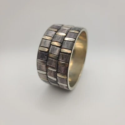 Brazalete ancho de metal y madera sintética tono plateado y gris Foto 1 de 4