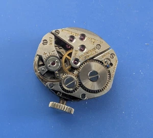 VINTAGE LADIES WITTNAUER 6W7 WRISTWATCH MOVEMENT RUNNING - Picture 1 of 2