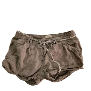 Aerie Shorts Damengröße 8 Paperbag Shorts mit Gürtel grün Taschen kurze Shorts - Bild 1 von 4