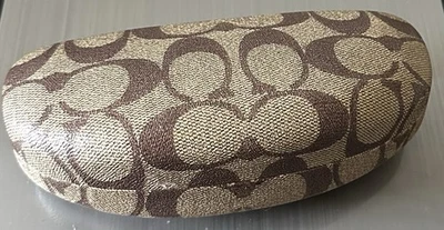 Óculos de sol Coach Signature marrom acastanhado concha dura logotipo estojo - Imagem 1 de 4