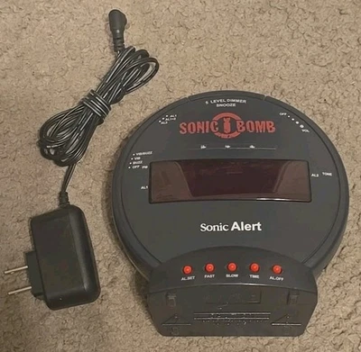 Reloj despertador Sonic Alert SBB500SS Sonic Bomb fuerte con adaptador de corriente sin vibrador  Foto 1 de 3