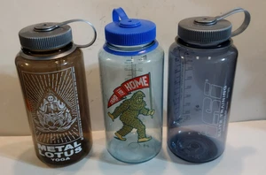 Lotto di 3 bottiglie acqua a bocca larga Nalgene 32 oz Sasquatch Yoga - Foto 1 di 5