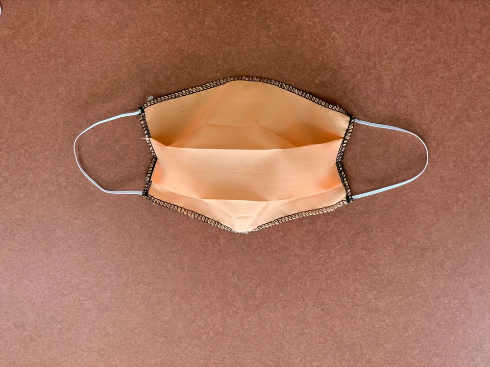 Mascarilla facial de melocotón reutilizable, lavable, hecha en Virginia, una capa delgada, algodón EE. UU. Foto 1 de 1