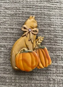 Vintage Gold Tone Brooch Pin Cat with Pumpkins Thanksgiving - Picture 1 of 5