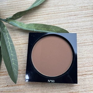 RARE CHANEL Les Beiges Healthy Glow Sheer Powder  N50 Discontinued - Picture 1 of 2