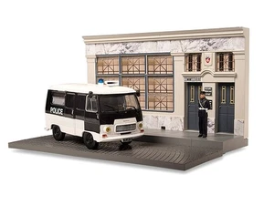 Peugeot J7 Polizei + Diorama Kommissariat IXO/ALTAYA - Bild 1 von 2