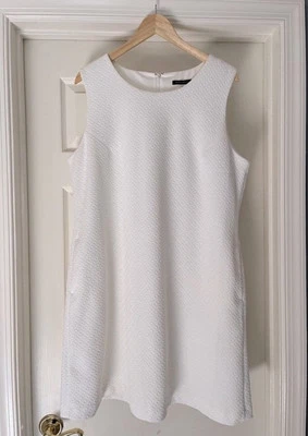 Vestido vaina Tommy Hilfiger para mujer marfil estampado de diamantes sin mangas 16 Foto 1 de 4