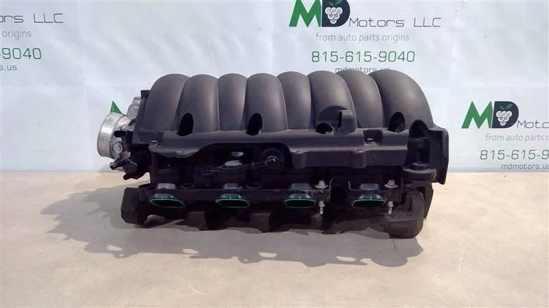 Chevrolet Tahoe 2018-2019 colector de admisión con cuerpo de acelerador 12693744 Foto 1 de 4