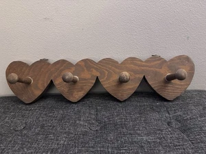 Sombrero de pared de madera con diseño de corazón vintage años 70 estante para llaves 4 clavijas 18” - Imagen 1 de 7