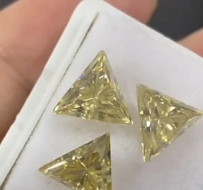 2 Ct Natural Yellow Diamond Triangle Cut VVS1 D Grade GDGL Certified 3Pc - Image 1 of 3