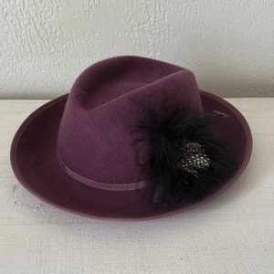 De Colección Betmar Fedora Ala Ancha Detalle Pluma Fieltro Lana Púrpura Talla Única - Imagen 1 de 9