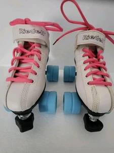Riedell R3 Cayman Jr. White Derby Skates Mädchen Größe 4 mit Zehenschutz blaue Rollen - Bild 1 von 13