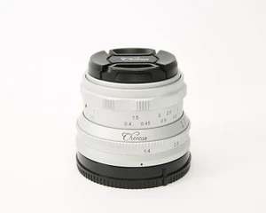 Lente de montaje Sony-E de enfoque manual de fotograma completo 35 mm F1.4 II - Recubrimiento óptico de 7 capas - Imagen 1 de 7