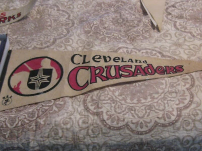 1972-73 CLEVELAND CRUSADERS WHA HOCKEY PENNANT FLAG - Image 1 of 4