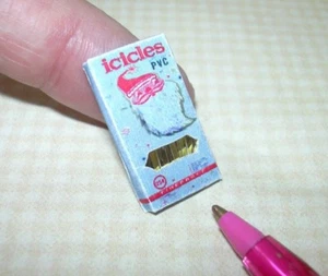 Paquete de oropel PVC miniatura antiguo (ORO): CASA DE MUÑECAS Navidad 1:12 - Imagen 1 de 1