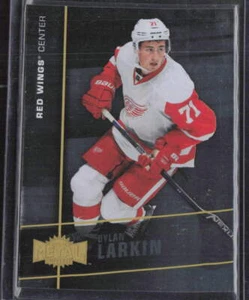 2015-16 Fleer Showcase #MU-8 Dylan Larkin Metal Universe Rookies - Picture 1 of 2