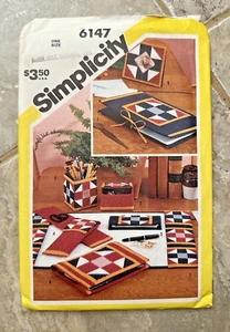 Simplicity 18 Stück "Quilted Desk Accessories" #6147 Uncut Vintage 1983 One Size - Bild 1 von 3