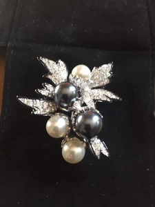 Kenneth J Lane Brosche - Bild 1 von 3