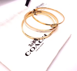 Juego de 3 brazaletes/pulseras Coach New York esmalte caballo y carraige blanco y dorado - Imagen 1 de 5