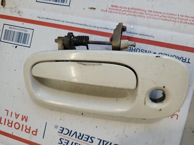 2006-2010 DODGE CARREGADOR FRENTE ESQUERDA MAÇANETA EXTERNA FABRICANTE DE EQUIPAMENTO ORIGINAL - Imagem 1 de 2