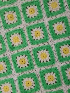 Vtg Handmade Crochet Afghan Yellow Green White Daisy GRANNY SQUARE - Picture 1 of 3