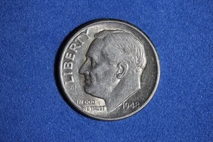 1948 D Roosevelt Dime #M23699 - Picture 1 of 2