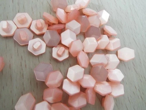 50 x Quality Shiny Hexagon Cube Effect Baby Buttons 11.5mm Peach E53 - Image 1 of 1