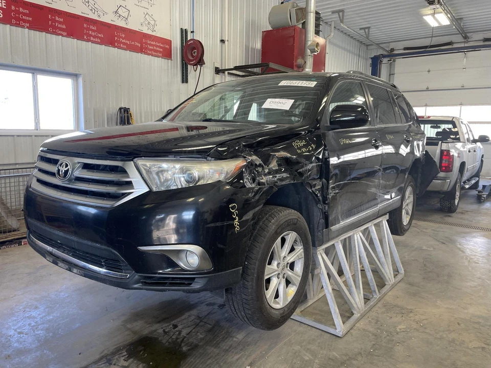 Conjunto de bomba y motor ABS usado se adapta a: actuador y bomba Toyota Highlander 2012 Foto 1 de 4