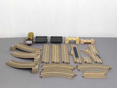 Thomas & Friends Trackmaster 2009 Motorized Diesel 10 Green Cargo Trains & Track Cover