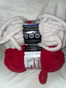 Mainstays Yarn CHUNKY CHENILLE Super Bulky - 8oz / 226g / 31.7yd / 29m - Picture 1 of 13