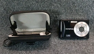 Olympus T-100 fotocamera zoom ottico 12 MP AF 3X nera con custodia non testata no pwr. Cavo - Foto 1 di 15