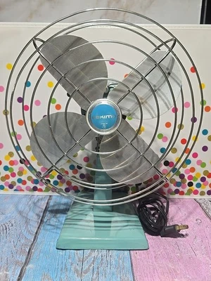 Vintage Eskimo Turquoise Table Top Model 101004 Oscillating Fan - Image 1 of 4