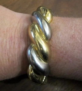 Brazalete de metal chapado en latón plateado de dos tonos cuerda trenzada pesada bisagra de resorte - Imagen 1 de 4