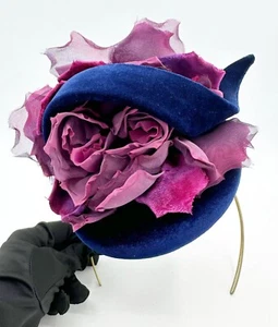 Philip Treacy London faszinierende Mütze Fuchsia Blumen blauer Wirbel Made in UK - Bild 1 von 7