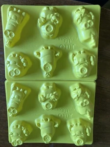 Jell-O Despicable Me Minions Jigglers 2 Mold Trays Jello Shots lot of 2 - Picture 1 of 1