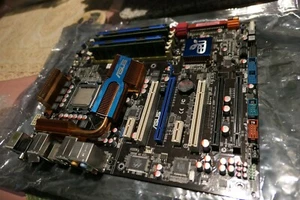 Placa madre Asus P5Q-E chipset P45 LGA775 con INTEL Q9550 Y 8 GB RAM DDR3 - Imagen 1 de 4