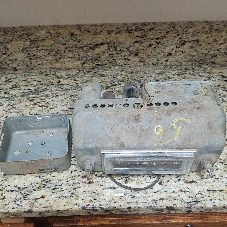 1955-57 Chevrolet Bel-Air Original 5 Vacuum Tube Car Radio Model 987366 12 Volt - Image 1 of 4