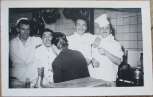Postal interior de cocina de restaurante de barco años 40 con foto real, Happy Chefs Rppc - Imagen 1 de 1