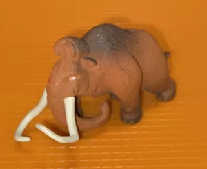 Figura de mamut lanudo vintage de 3"" juguete goma dura sólida rara original antigua marca DG - Imagen 1 de 7
