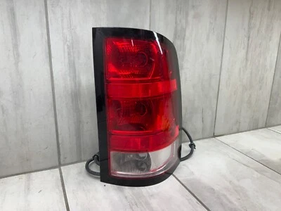 Conjunto de lanterna traseira direita 2007-2014 GMC Sierra 1500 - OEM 20822395 - Imagem 1 de 4
