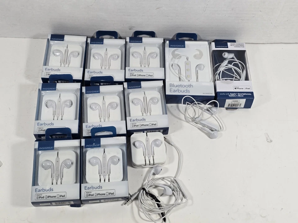 Lote Auriculares Insignia Jack 3.5mm Cableado, Bluetooth y Conector - Blanco Foto 1 de 4