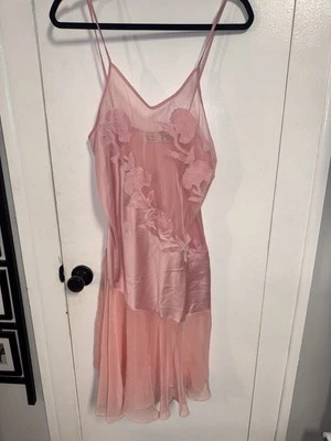 Camisola Vintage Gold Label Victorias Secret Grande Rosa Pêssego Bordada - Imagem 1 de 4