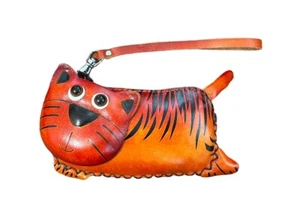 5 1/2” Leather 3D Cat Coin Purse Hand Crafted Wristlet Zippered Pouch Wallet - Picture 1 of 7