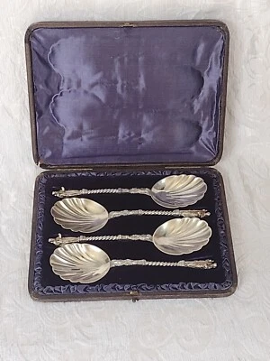 4 Cucchiai per Servire con Apostolo San Giacomo  c1840 St. James Serving Spoons  - Immagine 1 di 4