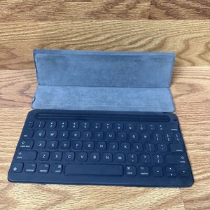Apple A1829 iPad Pro 10.5" Smart Keyboard 7 8th 9th, Air 3rd Gray MX3L2LL/A - Picture 1 of 6