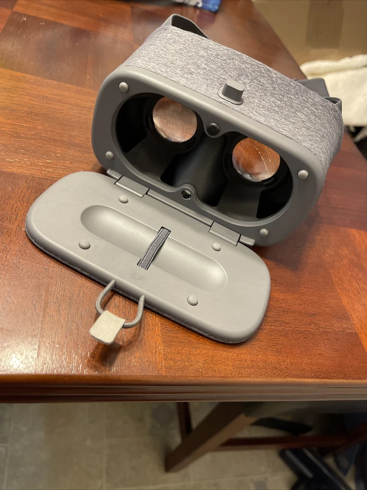 Auriculares VR Google Daydream View Gris Extraíble Facepad 5 Botones Bluetooth 220mAh Foto 1 de 2